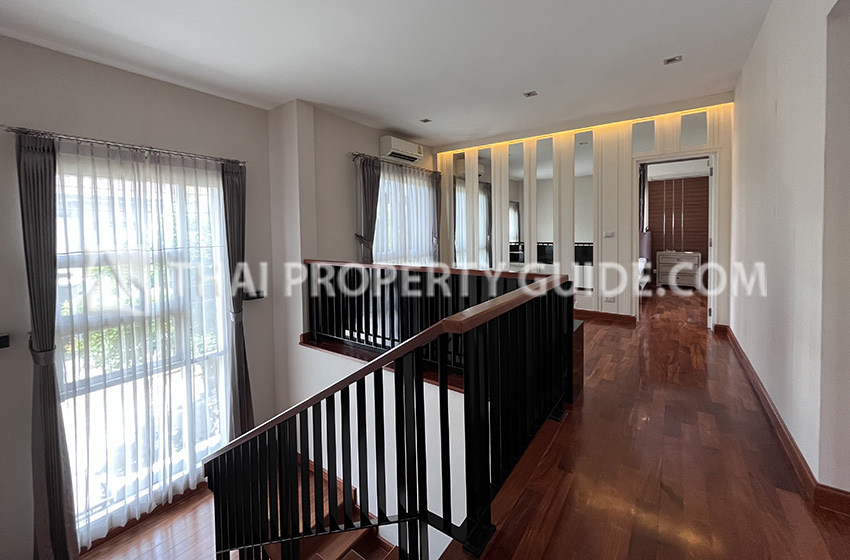 House with Shared Pool in Bangnatrad 